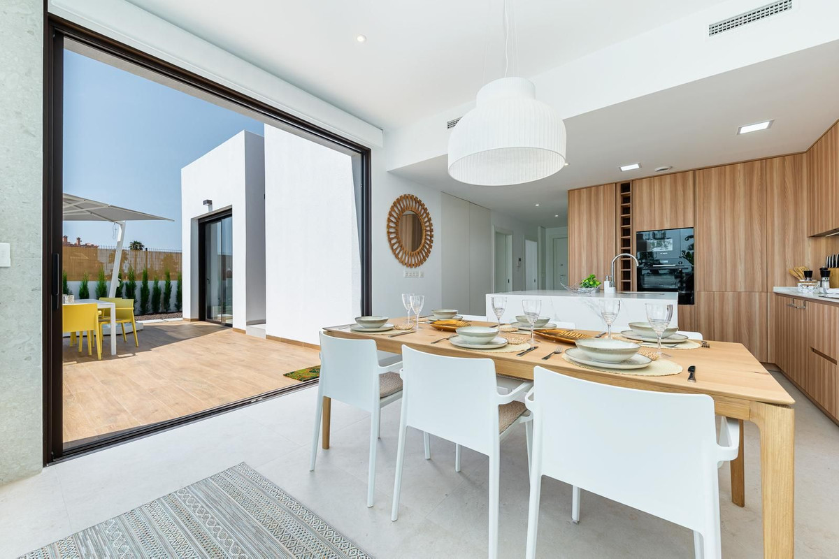 Se vende Villa - Chalet de 3 dormitorios en Costa Blanca, Alicante, España