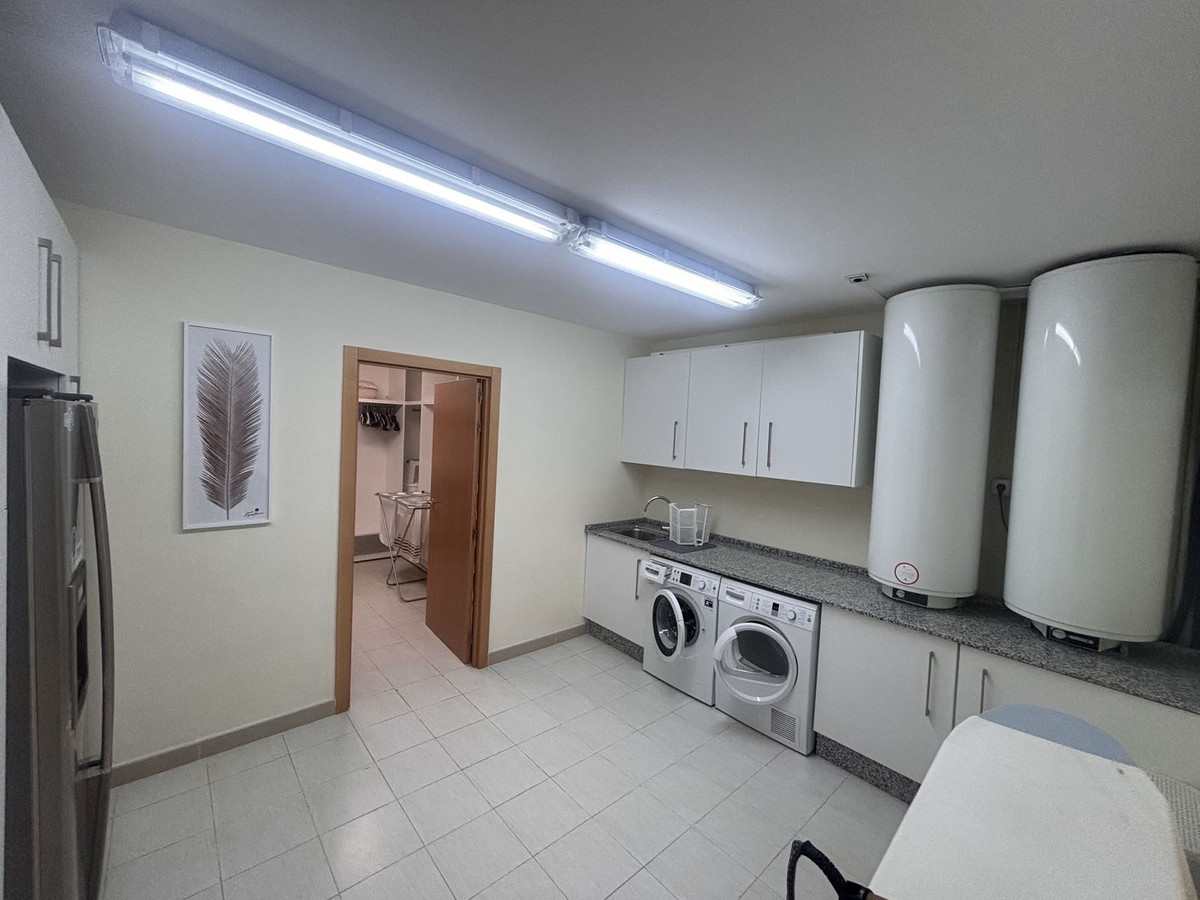 Se vende Villa - Chalet de 7 dormitorios en Costa Del Sol, Málaga, España
