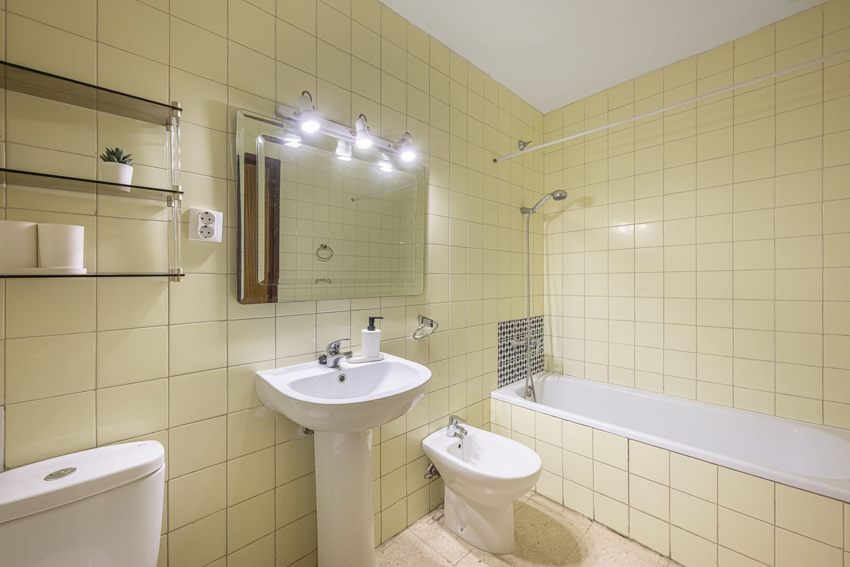 Se vende Apartamento en Planta Última de 3 dormitorios en Costa Del Sol, Málaga, España