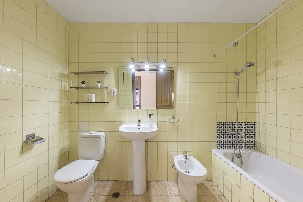 Se vende Apartamento en Planta Última de 3 dormitorios en Costa Del Sol, Málaga, España