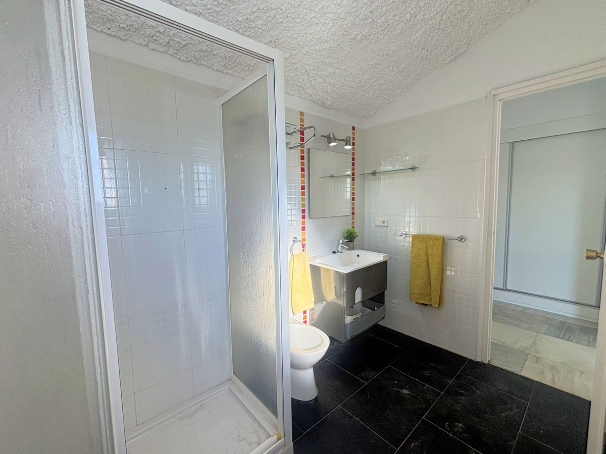 Se vende Pareada de 2 dormitorios en Costa Del Sol, Málaga, España