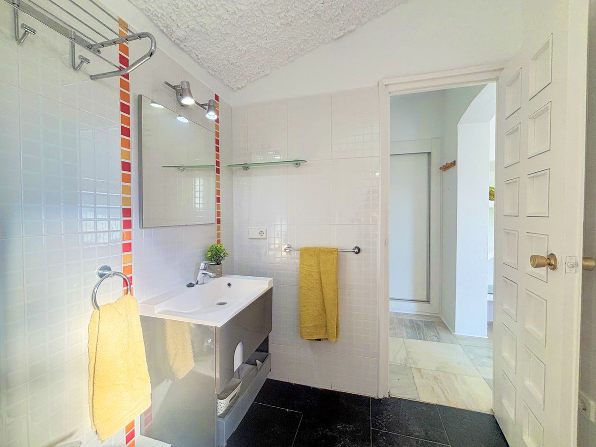 Se vende Pareada de 2 dormitorios en Costa Del Sol, Málaga, España