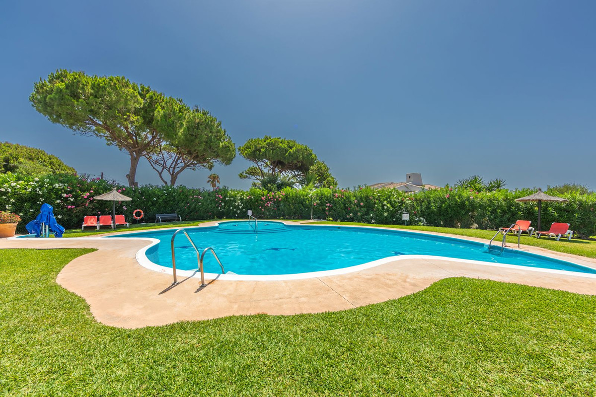 Se vende Pareada de 2 dormitorios en Costa Del Sol, Málaga, España