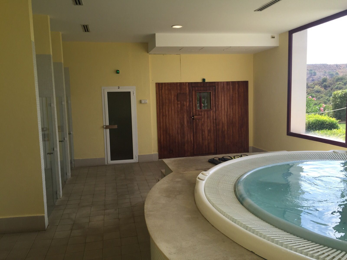 2 Bed Apartment for sale in Benahavís Costa Del Sol, Málaga, Spain