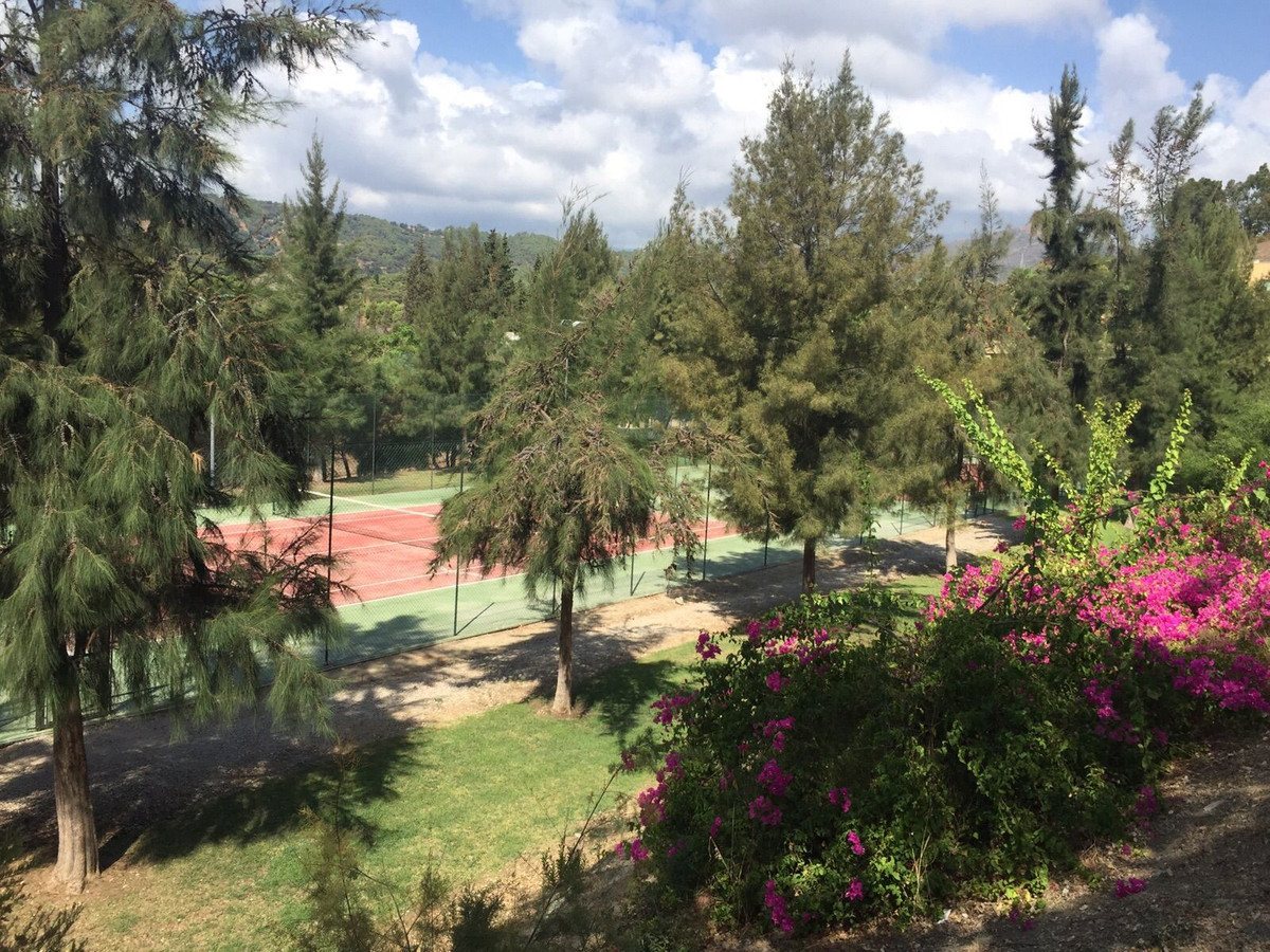 2 Bed Apartment for sale in Benahavís Costa Del Sol, Málaga, Spain