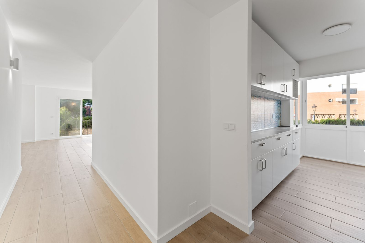 2 Bed Apartment for sale in Estepona Costa Del Sol, Málaga, Spain