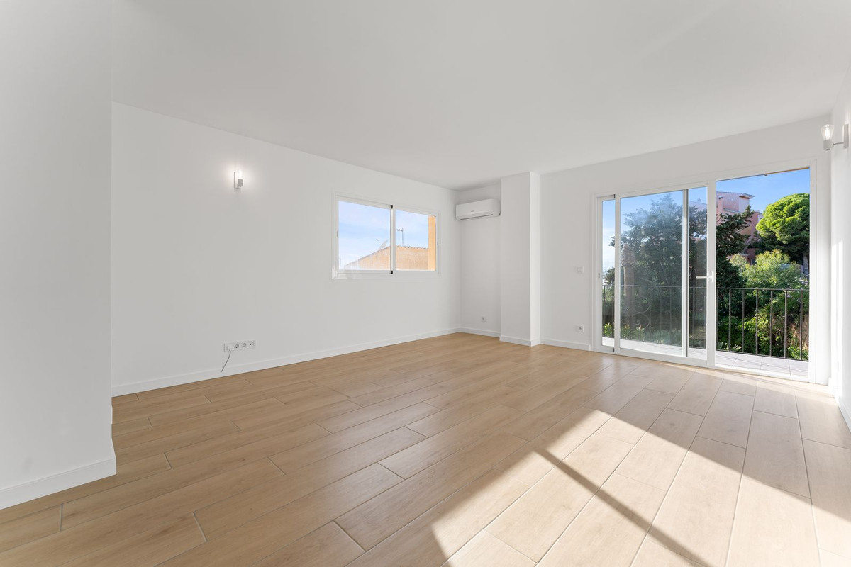 2 Bed Apartment for sale in Estepona Costa Del Sol, Málaga, Spain