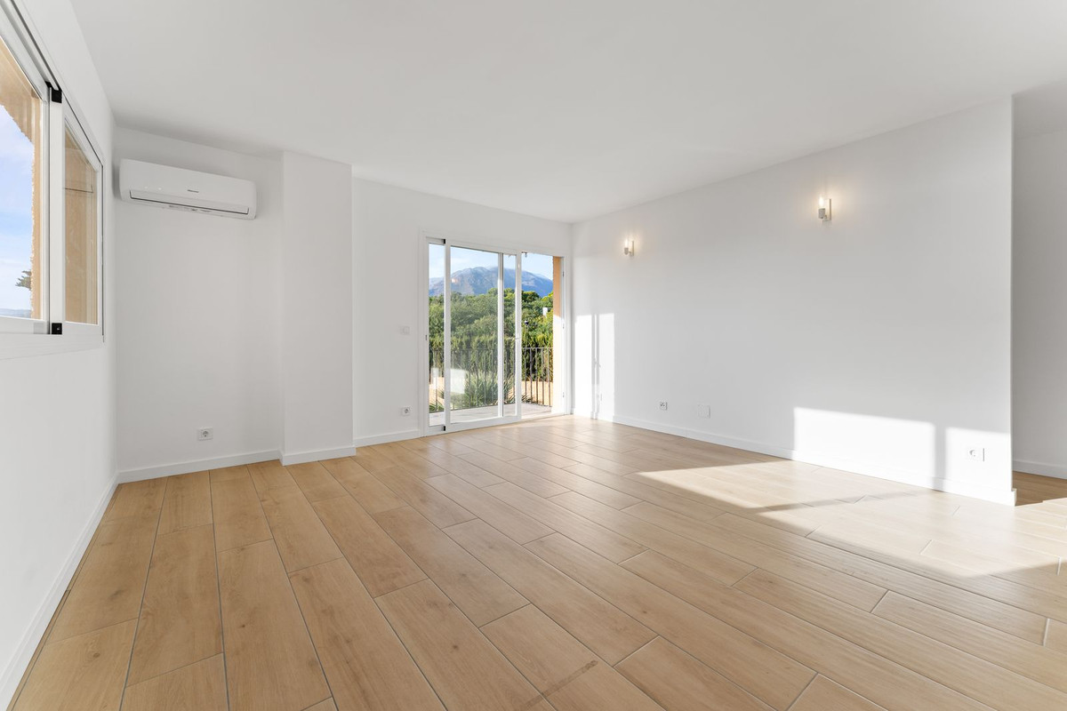 2 Bed Apartment for sale in Estepona Costa Del Sol, Málaga, Spain
