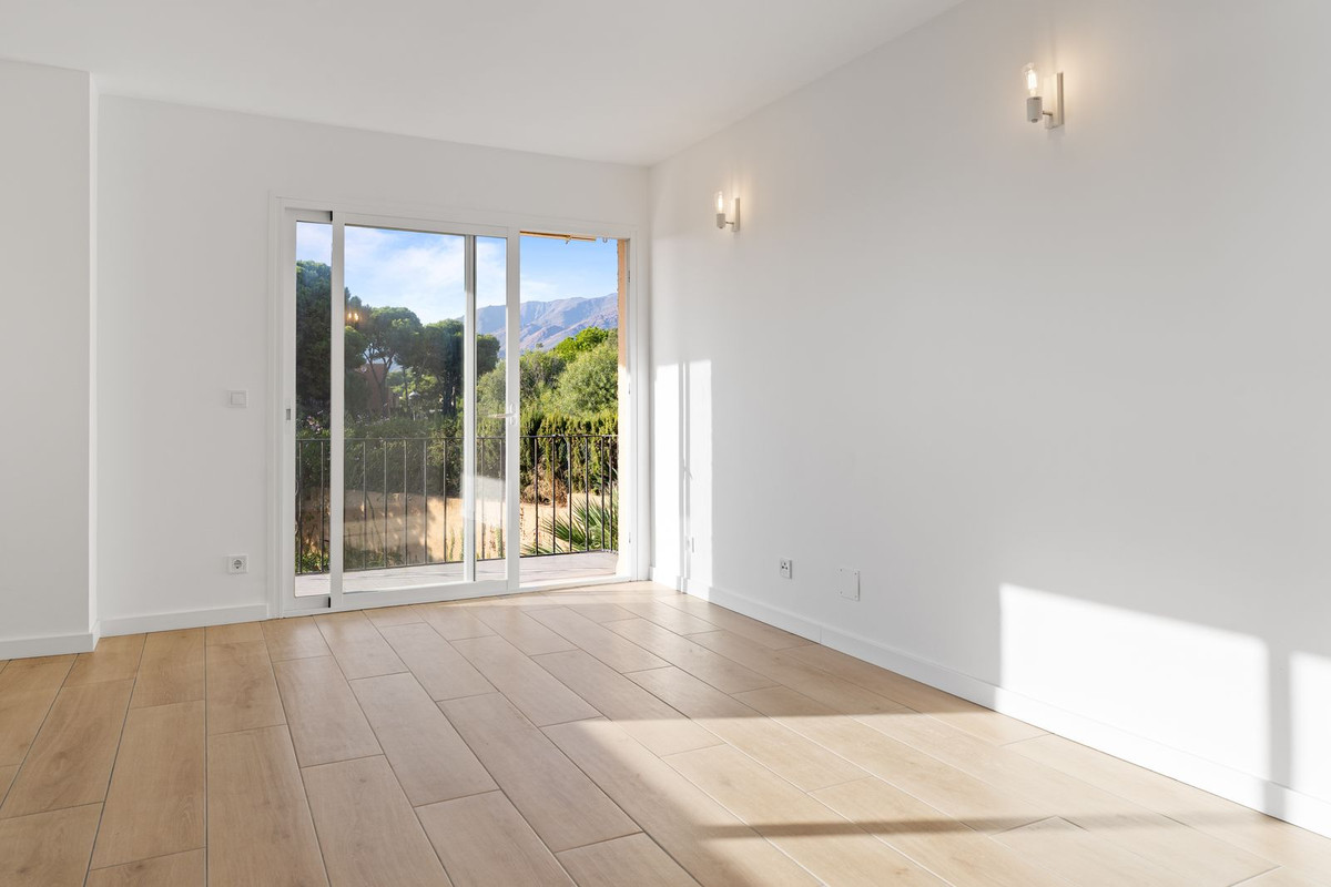 2 Bed Apartment for sale in Estepona Costa Del Sol, Málaga, Spain