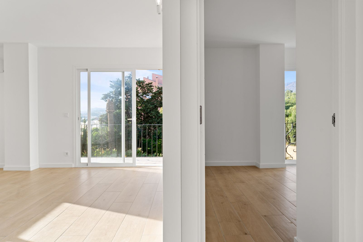 2 Bed Apartment for sale in Estepona Costa Del Sol, Málaga, Spain