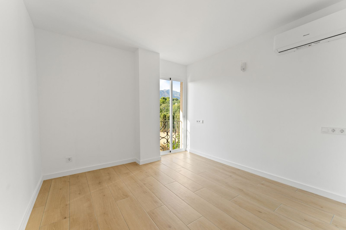 2 Bed Apartment for sale in Estepona Costa Del Sol, Málaga, Spain