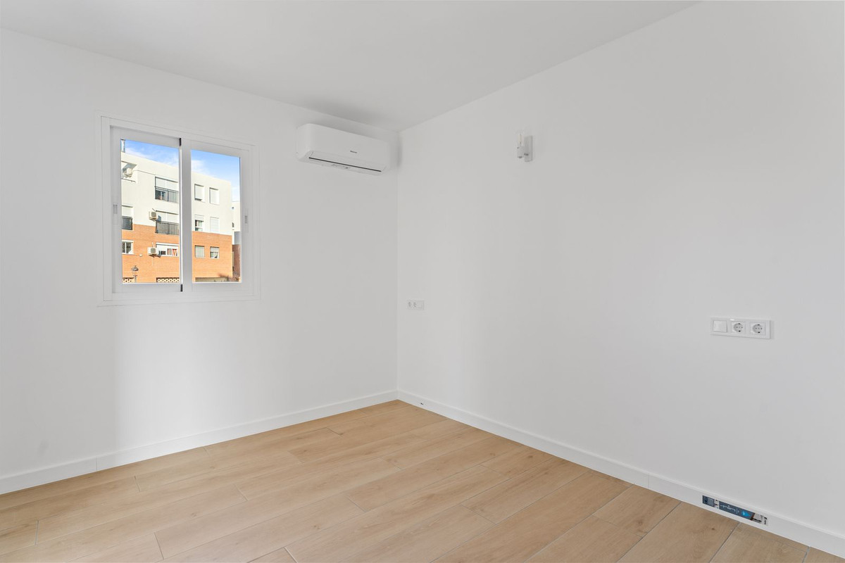 2 Bed Apartment for sale in Estepona Costa Del Sol, Málaga, Spain