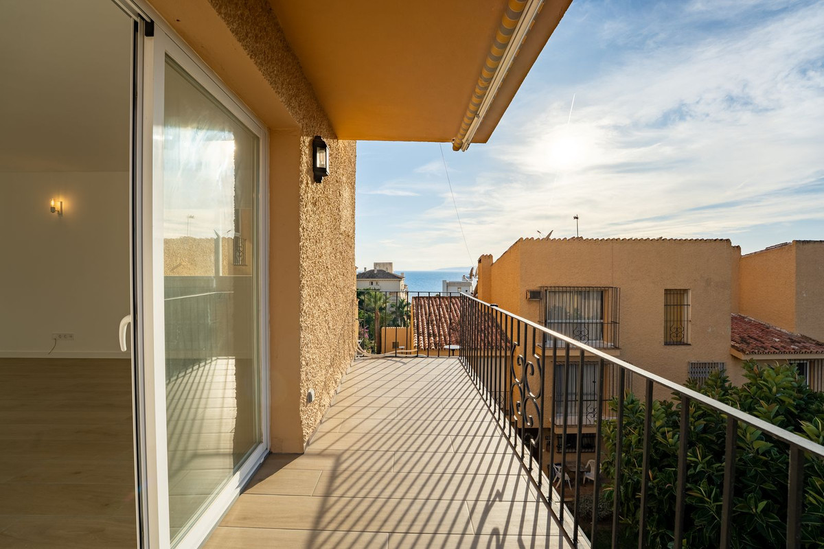 2 Bed Apartment for sale in Estepona Costa Del Sol, Málaga, Spain