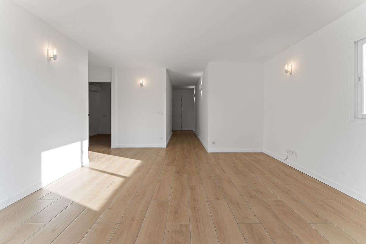2 Bed Apartment for sale in Estepona Costa Del Sol, Málaga, Spain