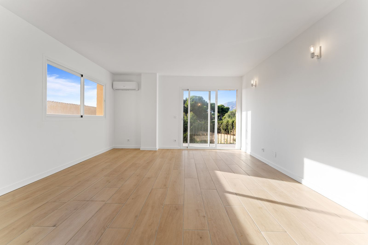 2 Bed Apartment for sale in Estepona Costa Del Sol, Málaga, Spain