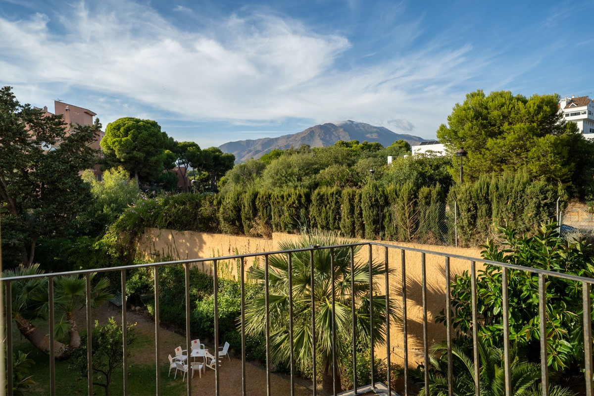 2 Bed Apartment for sale in Estepona Costa Del Sol, Málaga, Spain