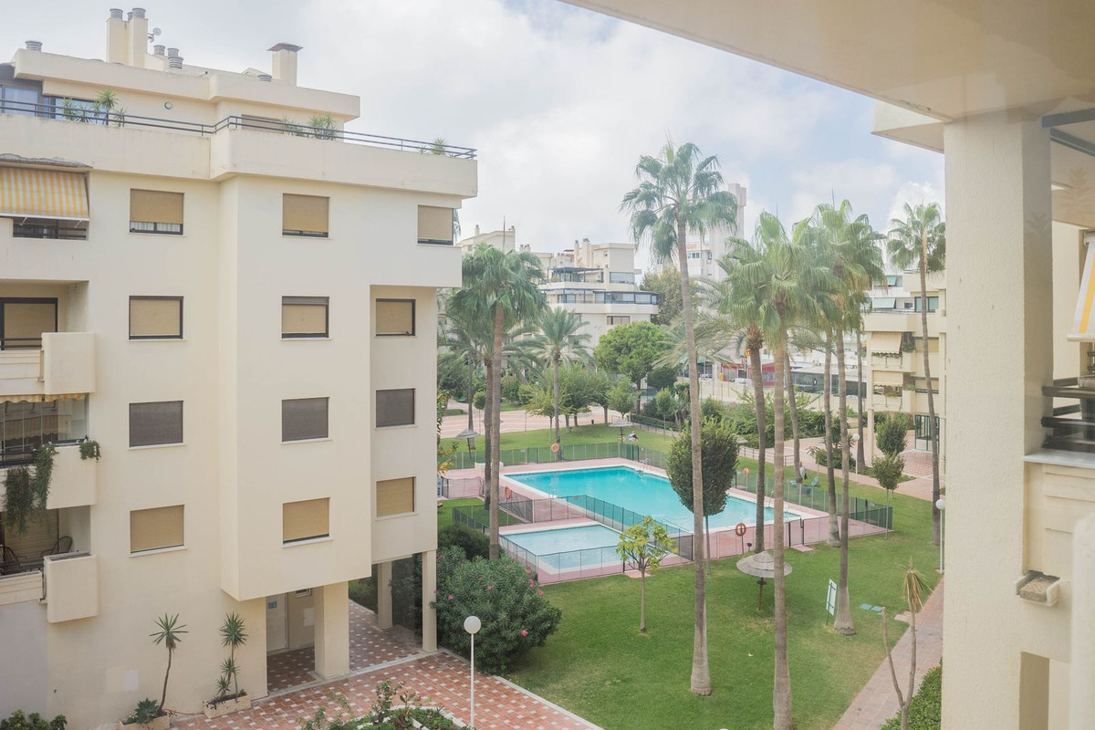 Se vende Apartamento Planta Media de 3 dormitorios en Costa Del Sol, Málaga, España
