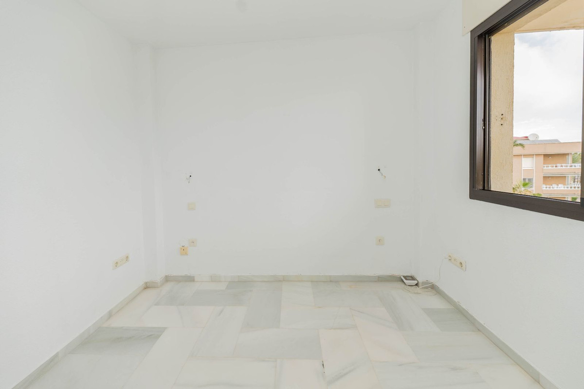 Se vende Apartamento Planta Media de 3 dormitorios en Costa Del Sol, Málaga, España