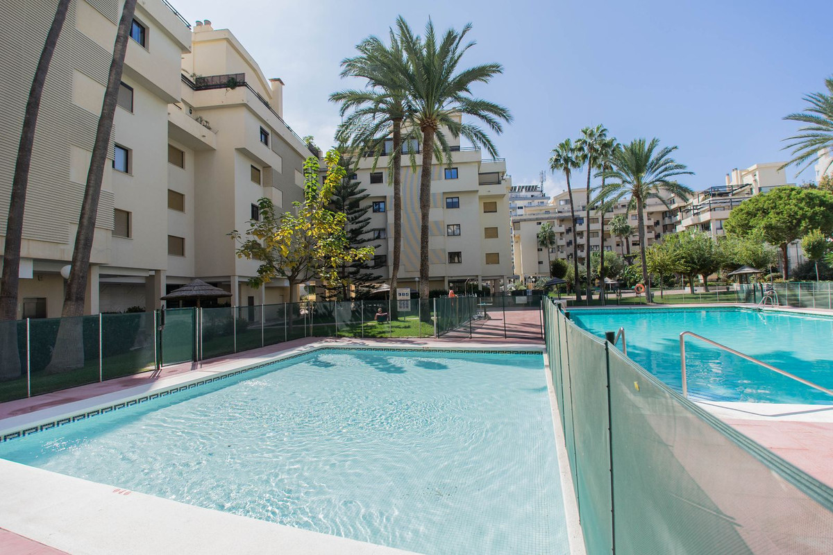 Se vende Apartamento Planta Media de 3 dormitorios en Costa Del Sol, Málaga, España