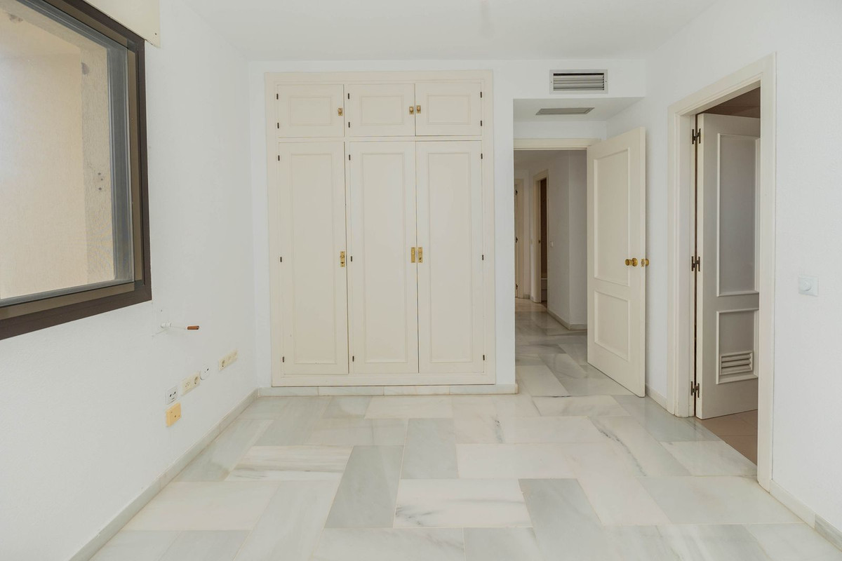 Se vende Apartamento Planta Media de 3 dormitorios en Costa Del Sol, Málaga, España