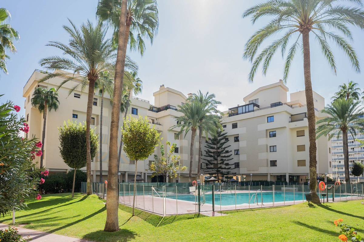 Se vende Apartamento Planta Media de 3 dormitorios en Costa Del Sol, Málaga, España