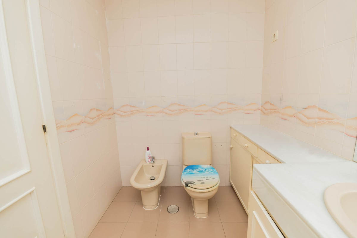 Se vende Apartamento Planta Media de 3 dormitorios en Costa Del Sol, Málaga, España