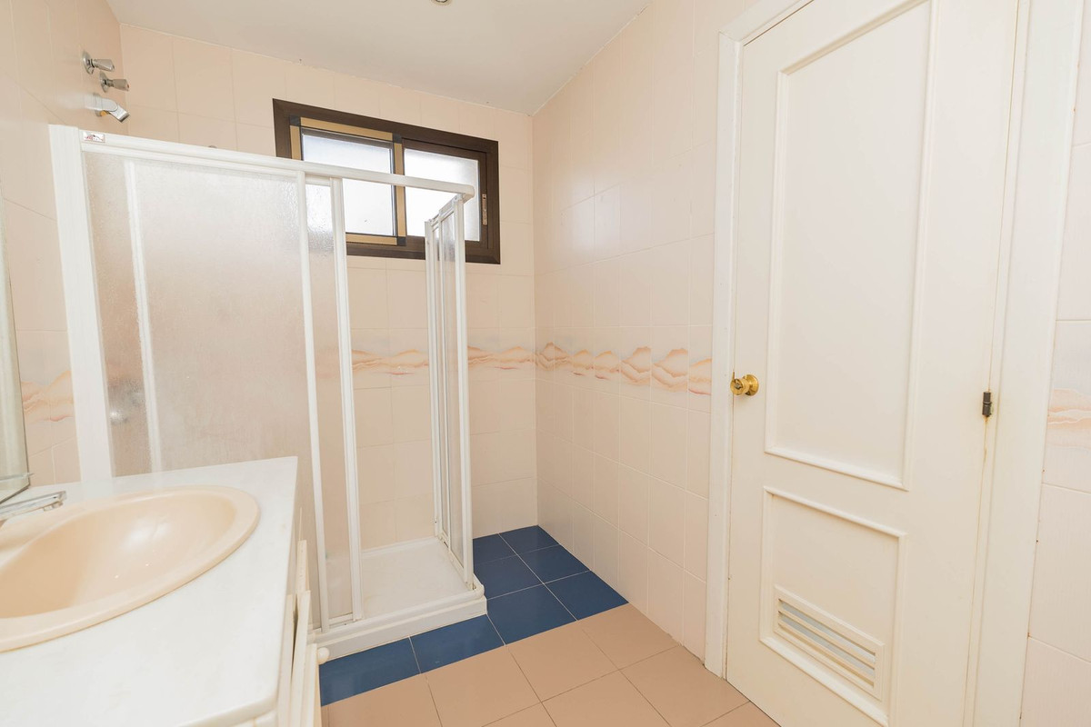 Se vende Apartamento Planta Media de 3 dormitorios en Costa Del Sol, Málaga, España