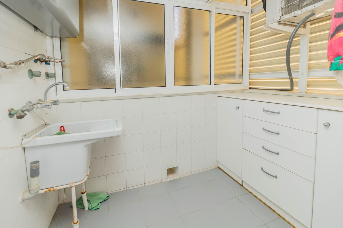 Se vende Apartamento Planta Media de 3 dormitorios en Costa Del Sol, Málaga, España