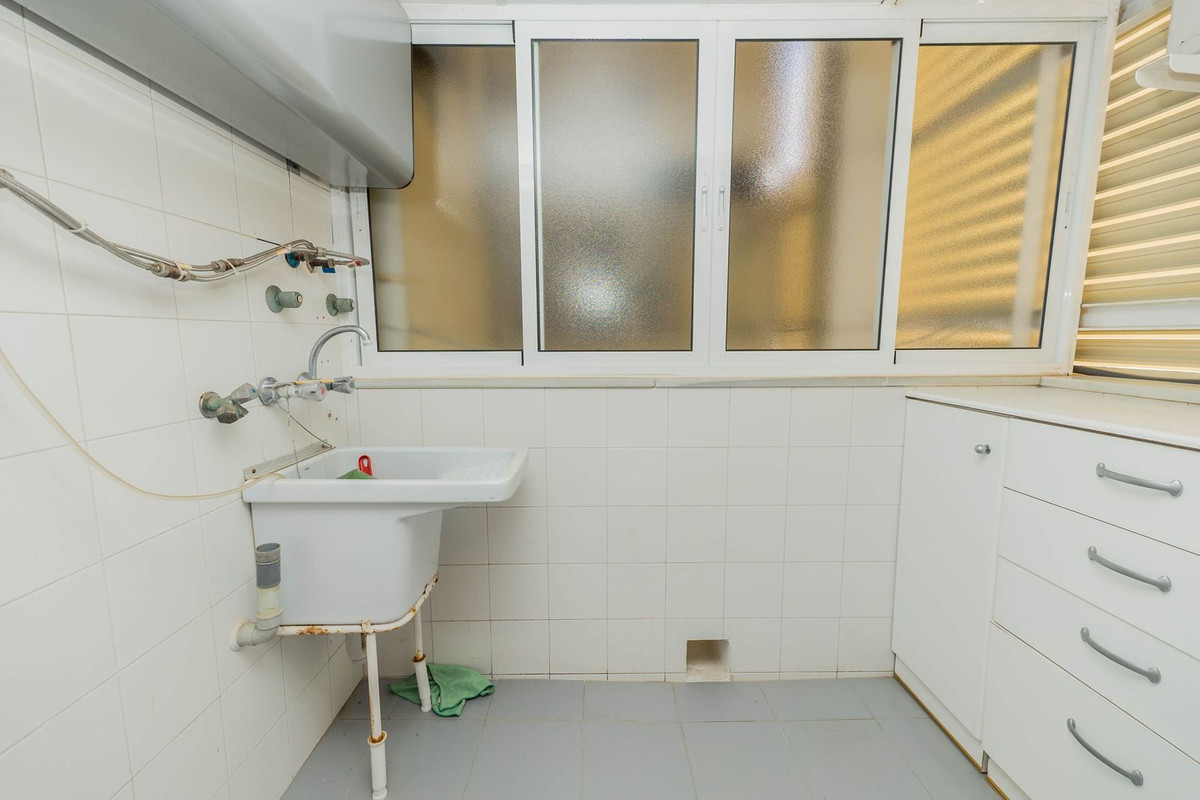 Se vende Apartamento Planta Media de 3 dormitorios en Costa Del Sol, Málaga, España