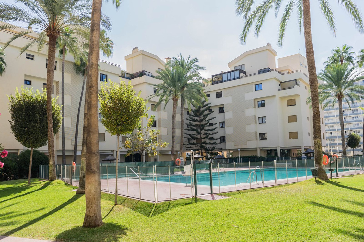 Se vende Apartamento Planta Media de 3 dormitorios en Costa Del Sol, Málaga, España