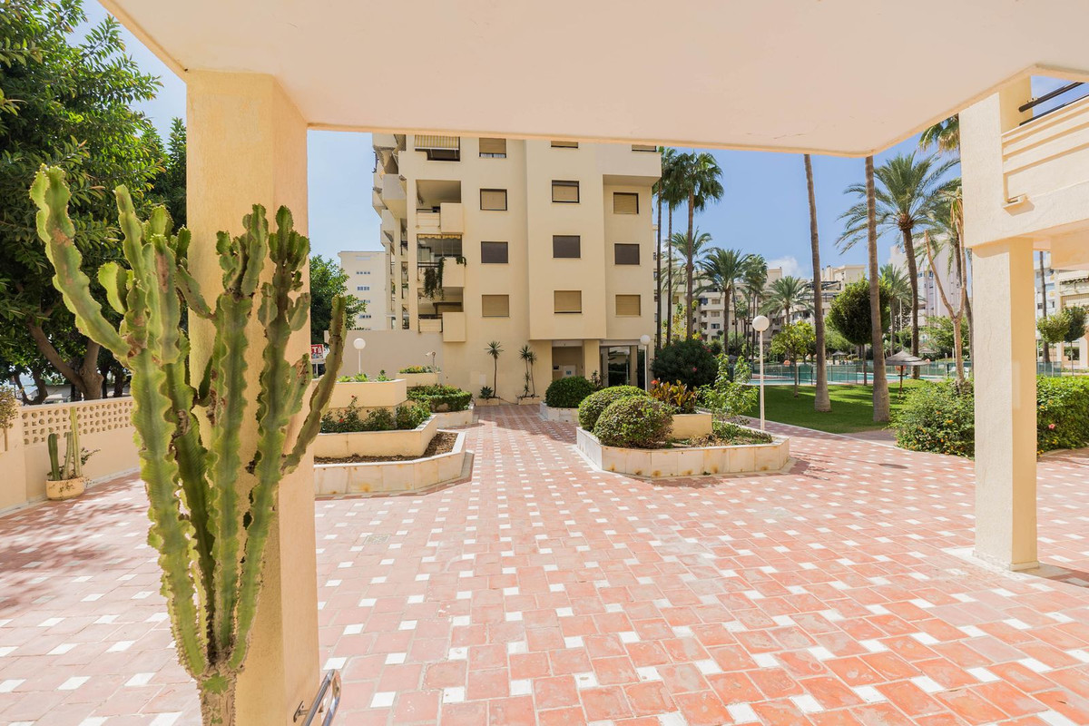 Se vende Apartamento Planta Media de 3 dormitorios en Costa Del Sol, Málaga, España
