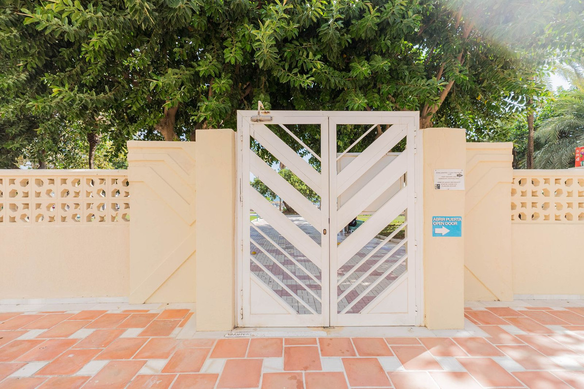 Se vende Apartamento Planta Media de 3 dormitorios en Costa Del Sol, Málaga, España