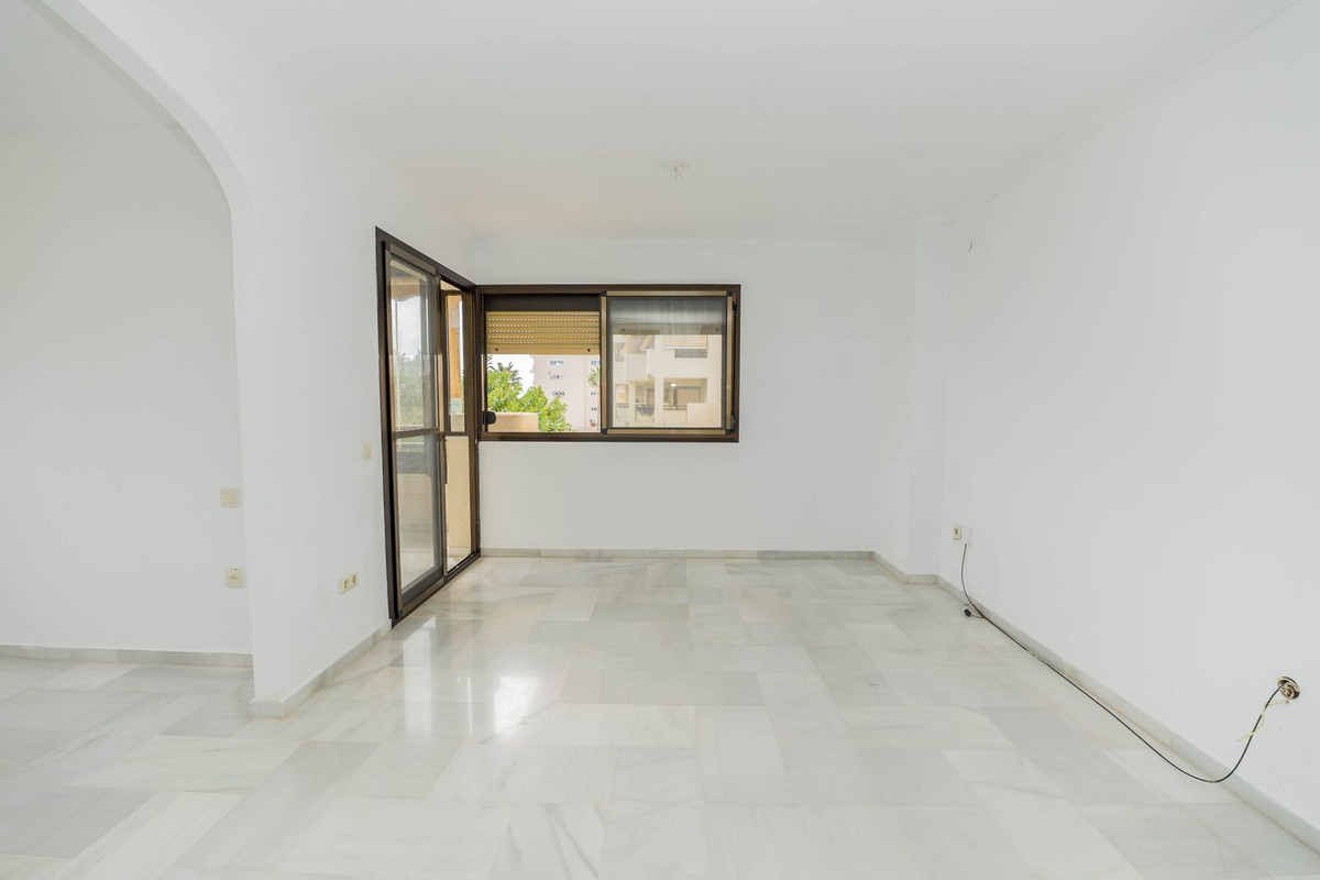 Se vende Apartamento Planta Media de 3 dormitorios en Costa Del Sol, Málaga, España