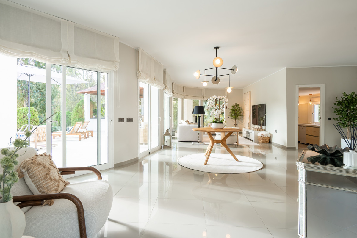 4 Bed Townhouse for sale in Benahavís Costa Del Sol, Málaga, Spain