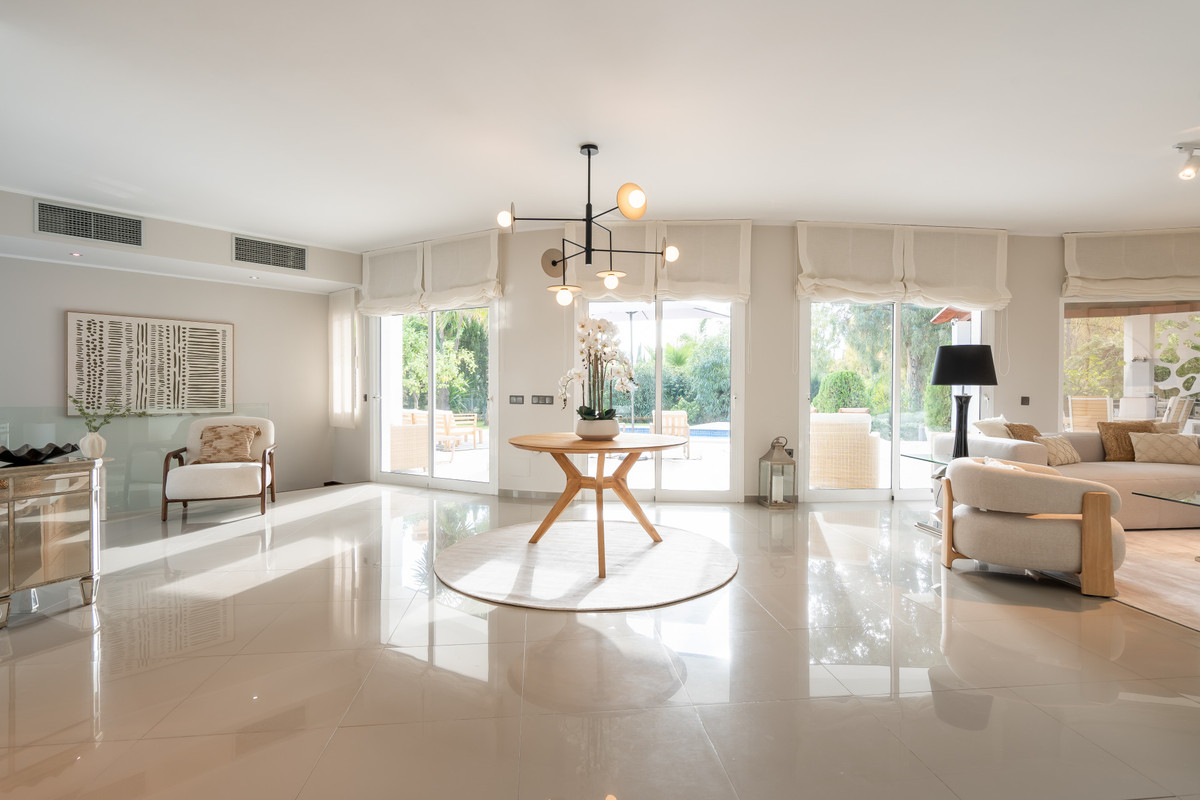 4 Bed Townhouse for sale in Benahavís Costa Del Sol, Málaga, Spain