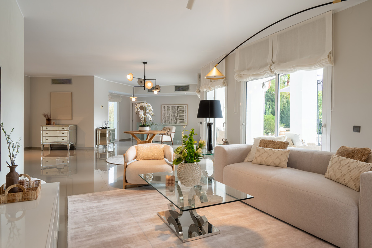 4 Bed Townhouse for sale in Benahavís Costa Del Sol, Málaga, Spain