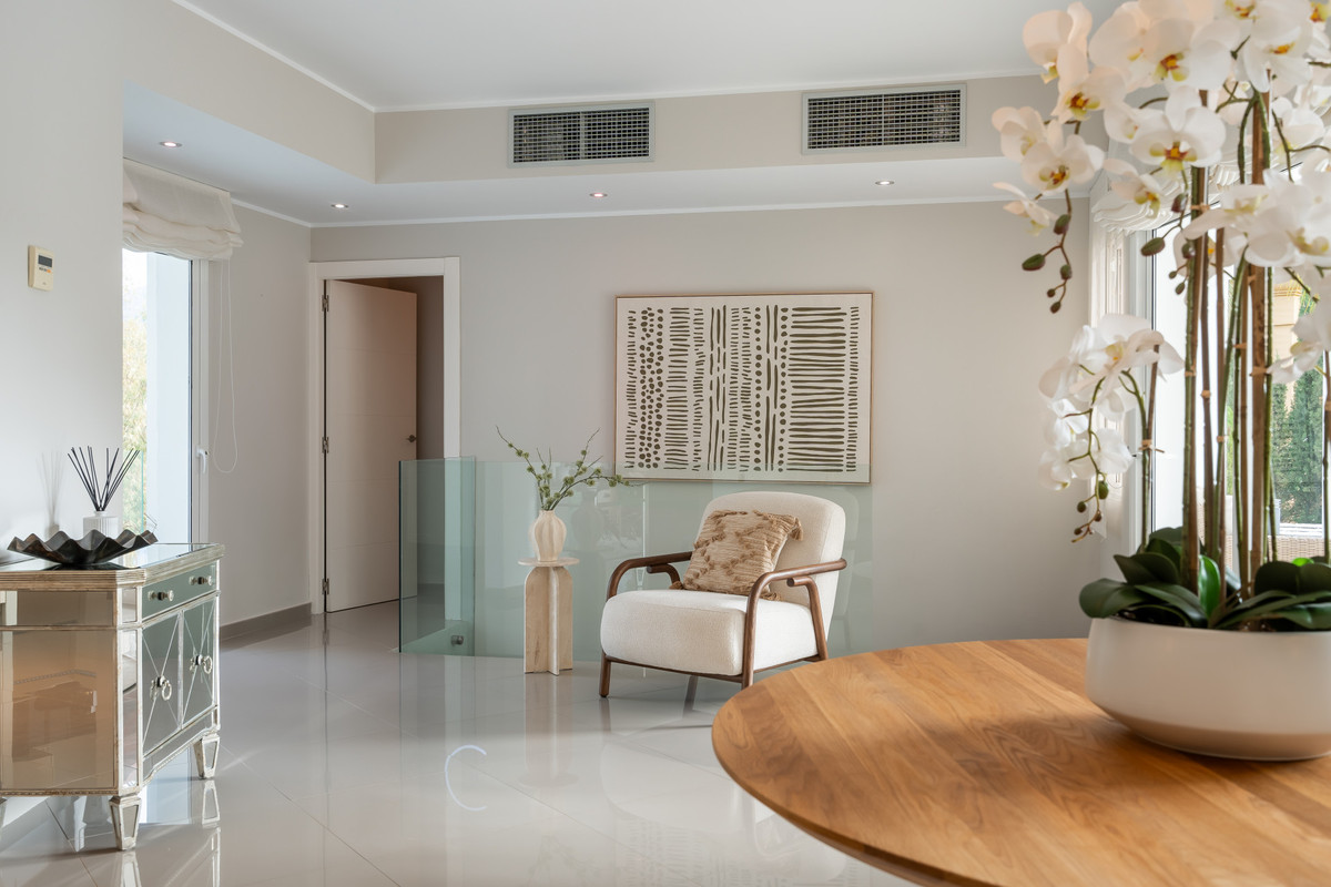 4 Bed Townhouse for sale in Benahavís Costa Del Sol, Málaga, Spain