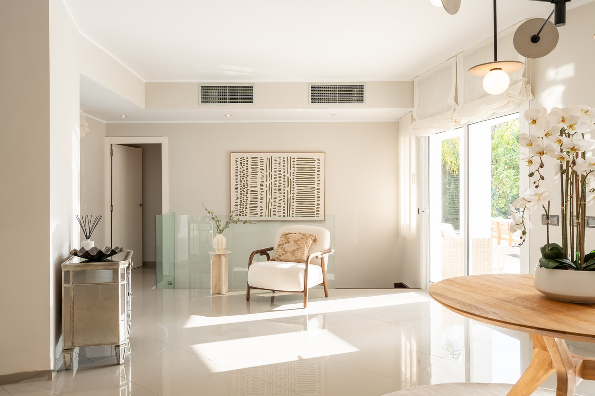 4 Bed Townhouse for sale in Benahavís Costa Del Sol, Málaga, Spain