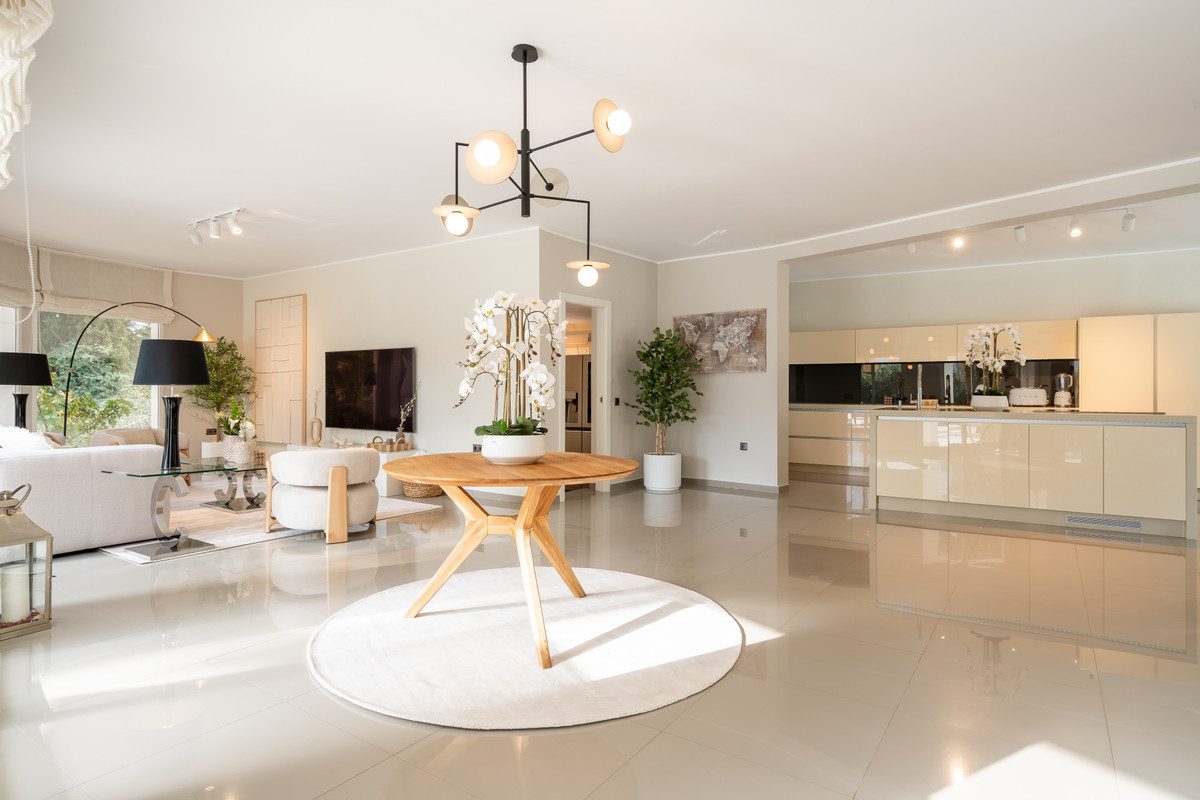 4 Bed Townhouse for sale in Benahavís Costa Del Sol, Málaga, Spain