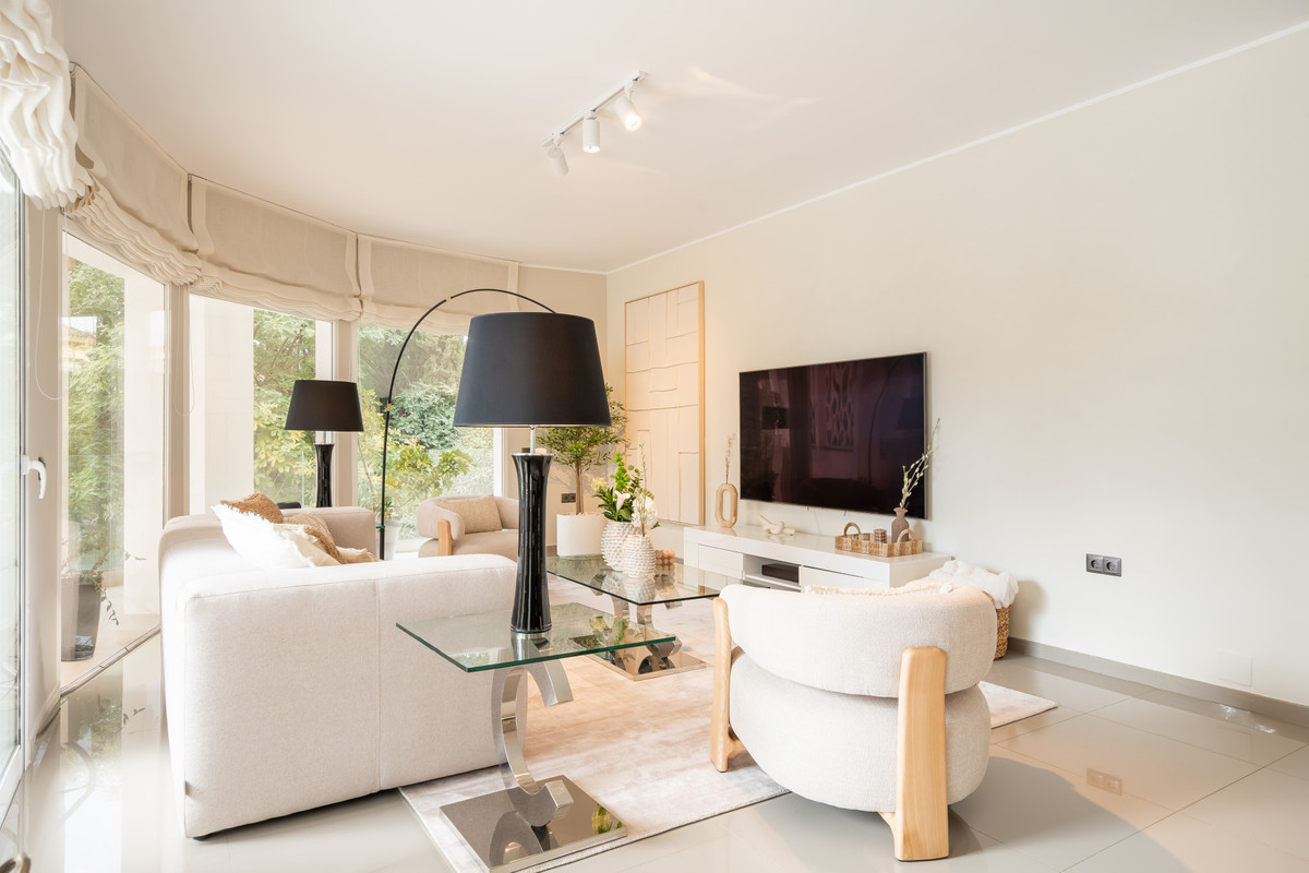 4 Bed Townhouse for sale in Benahavís Costa Del Sol, Málaga, Spain