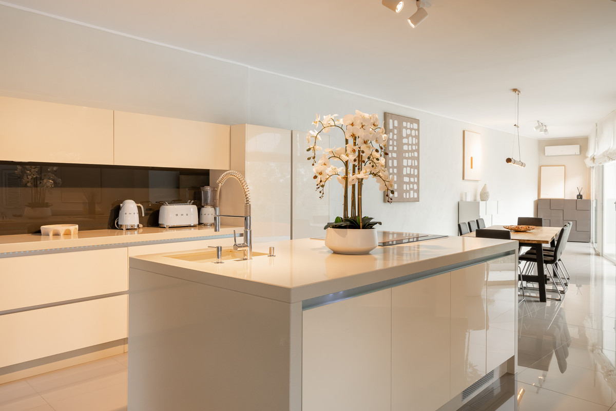 4 Bed Townhouse for sale in Benahavís Costa Del Sol, Málaga, Spain