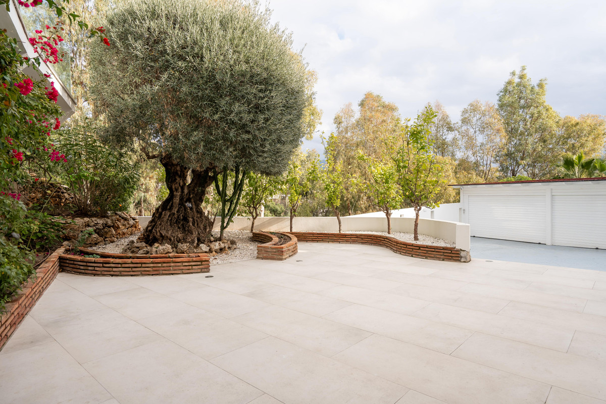 4 Bed Townhouse for sale in Benahavís Costa Del Sol, Málaga, Spain