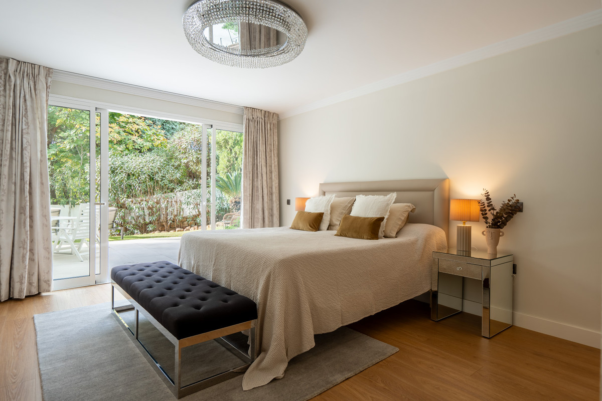 4 Bed Townhouse for sale in Benahavís Costa Del Sol, Málaga, Spain