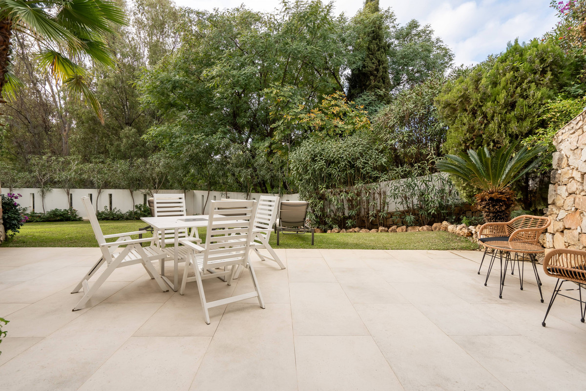 4 Bed Townhouse for sale in Benahavís Costa Del Sol, Málaga, Spain