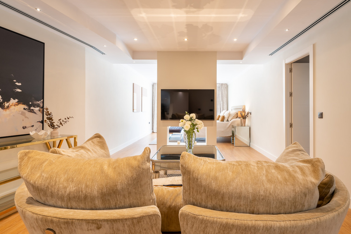 4 Bed Townhouse for sale in Benahavís Costa Del Sol, Málaga, Spain
