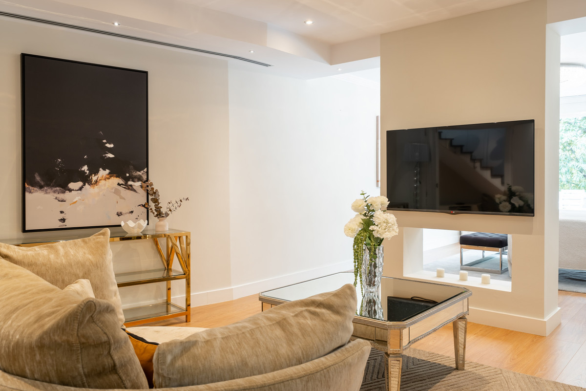 4 Bed Townhouse for sale in Benahavís Costa Del Sol, Málaga, Spain