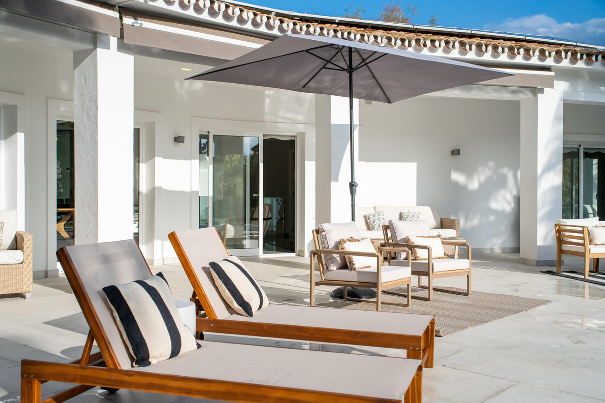 4 Bed Townhouse for sale in Benahavís Costa Del Sol, Málaga, Spain