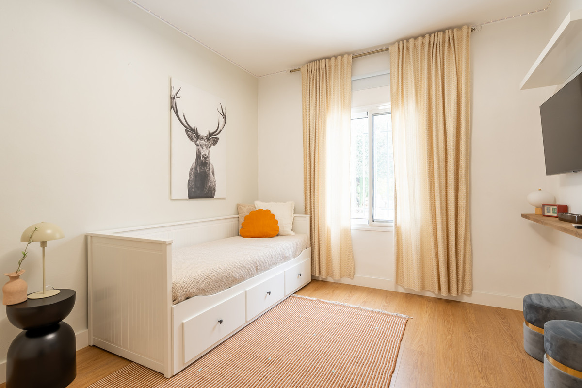 4 Bed Townhouse for sale in Benahavís Costa Del Sol, Málaga, Spain