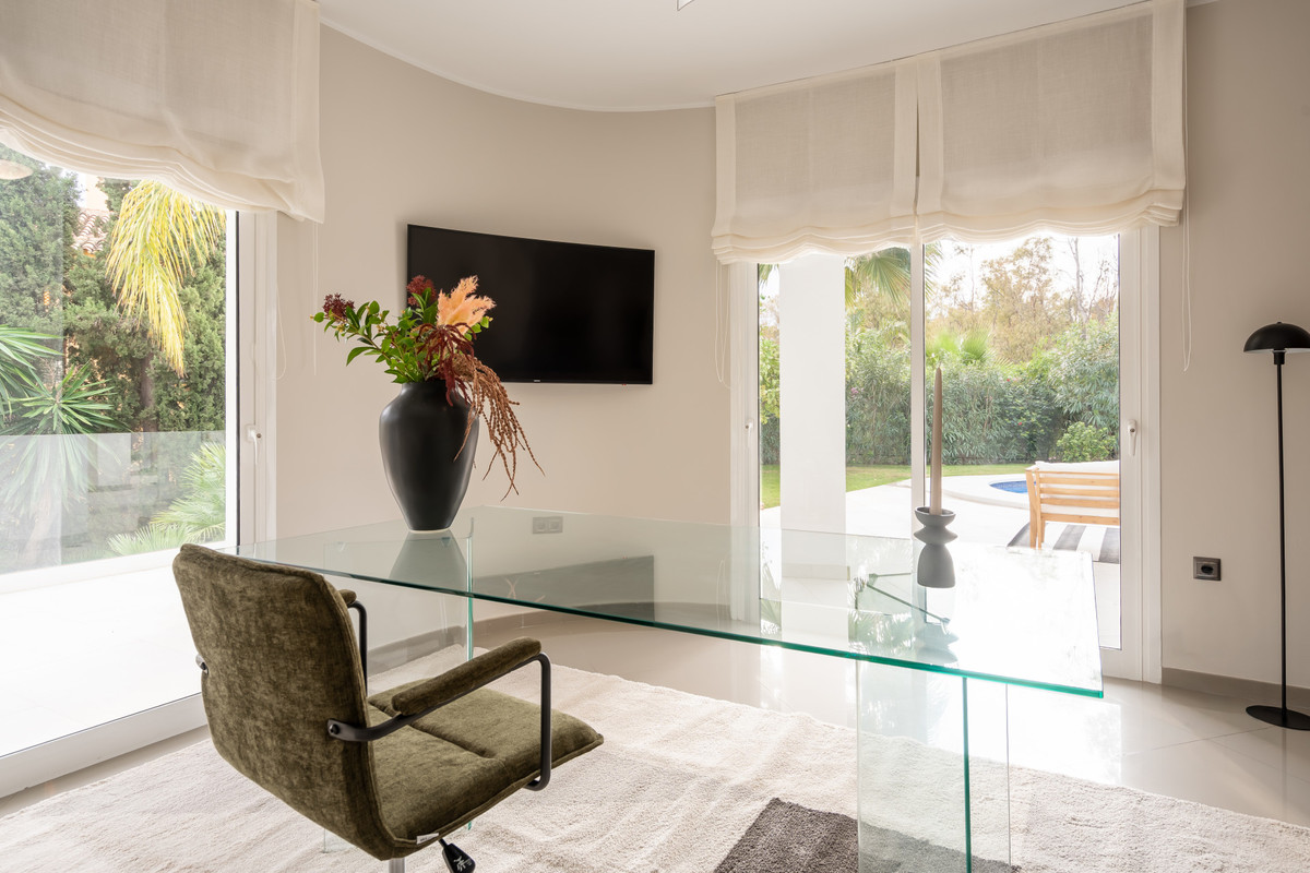 4 Bed Townhouse for sale in Benahavís Costa Del Sol, Málaga, Spain