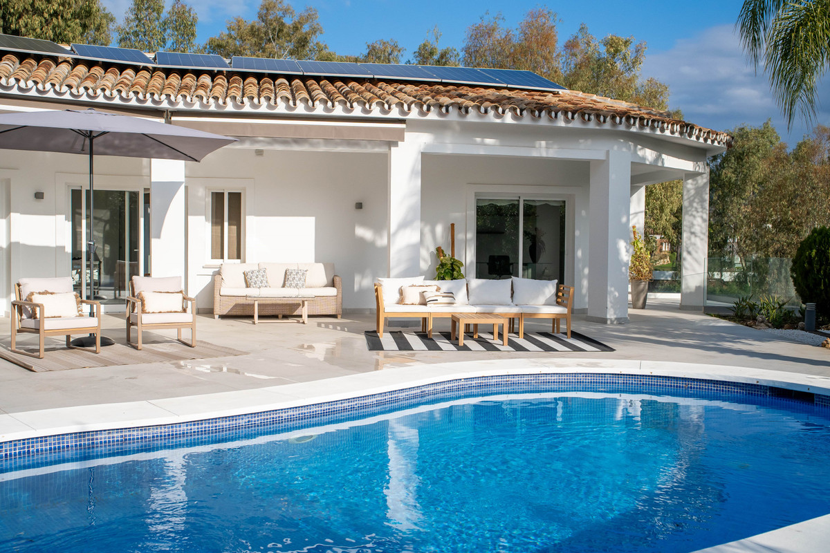 4 Bed Townhouse for sale in Benahavís Costa Del Sol, Málaga, Spain